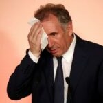 Rassemblement pot de départ de Bayrou.